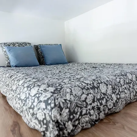 Mirabeau Sous Les Toits 2 - *