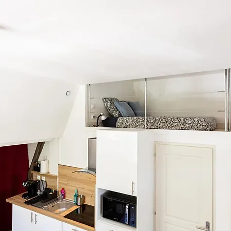 Mirabeau Sous Les Toits 2 - *