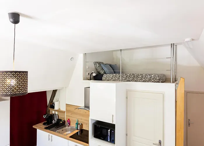 Mirabeau Sous Les Toits 2 - *